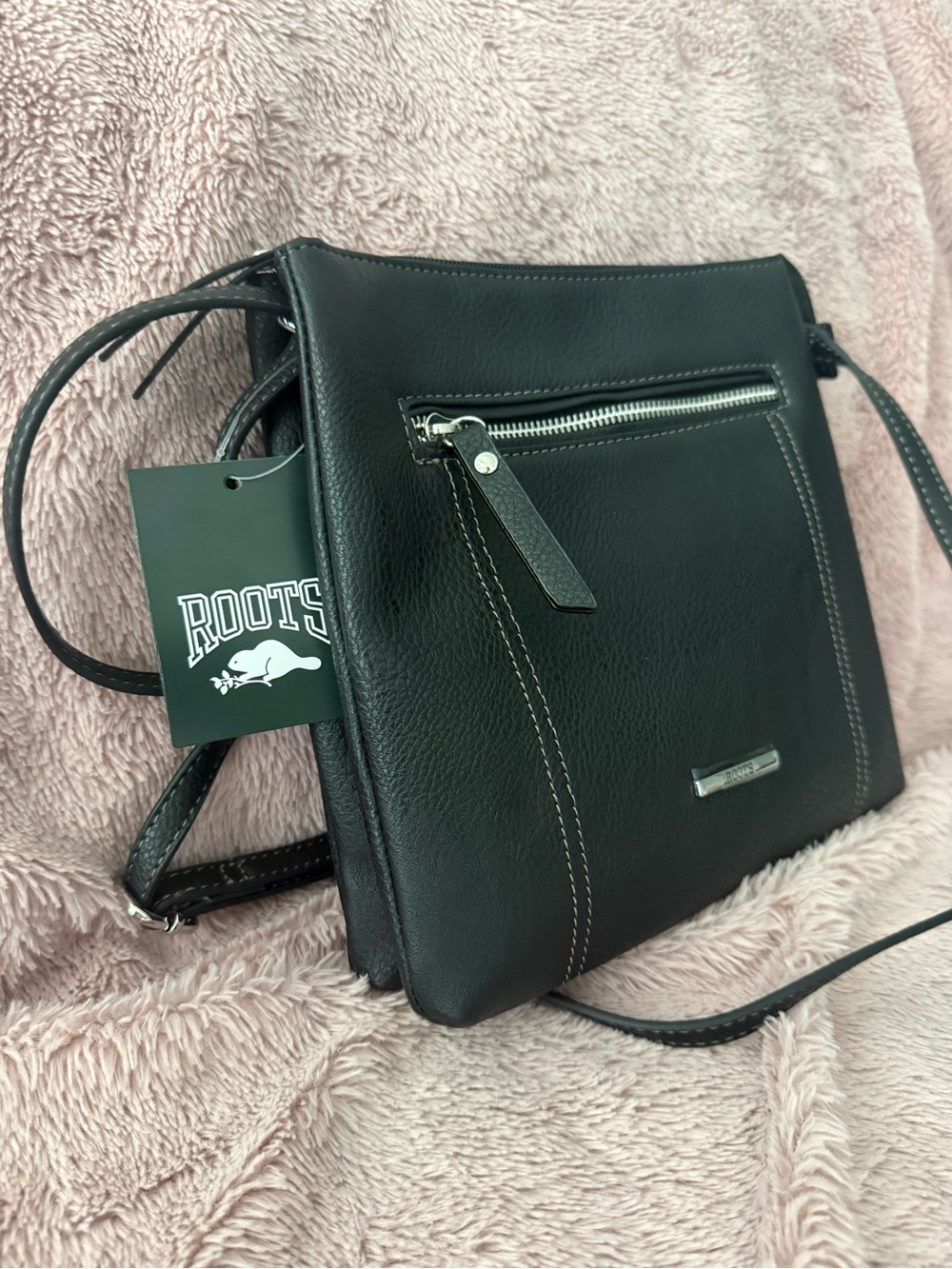 🐎 NWT Roots Black Leather Crossbody Messenger